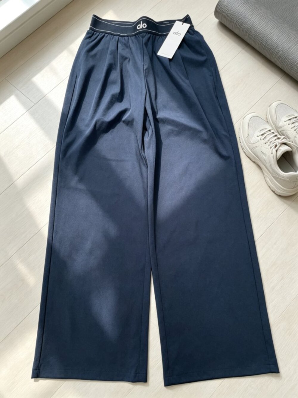 👮‍♀️ALO Yoga Suit Up Trouser Navy Regular 30" Inseam🐋NWT - Picture 2 of 8